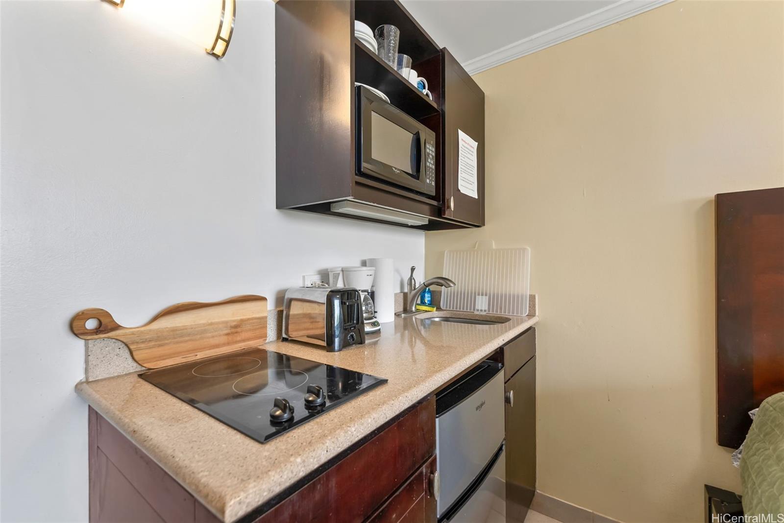 Bamboo condo # 608, Honolulu, Hawaii - photo 6 of 25