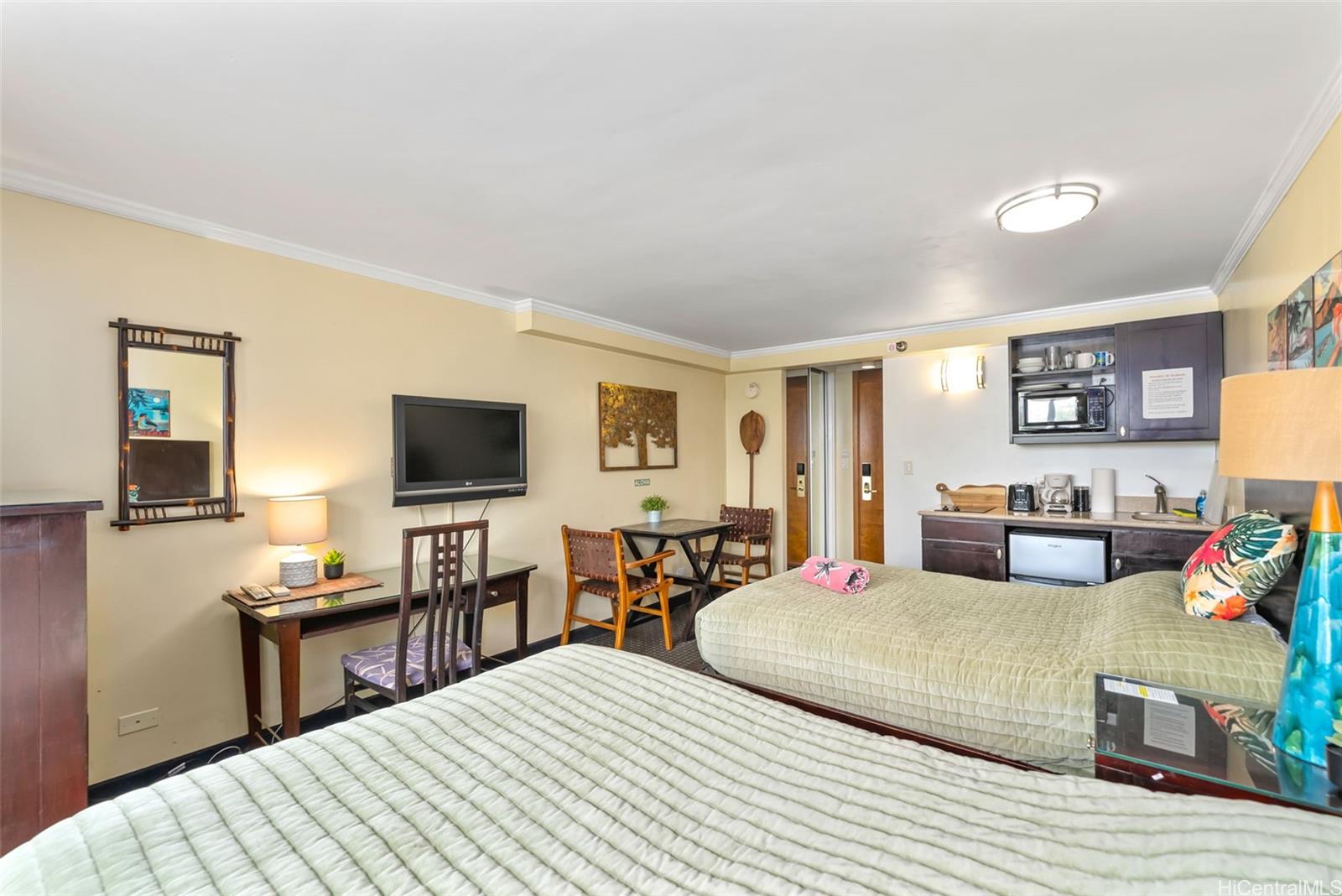 Bamboo condo # 608, Honolulu, Hawaii - photo 7 of 25