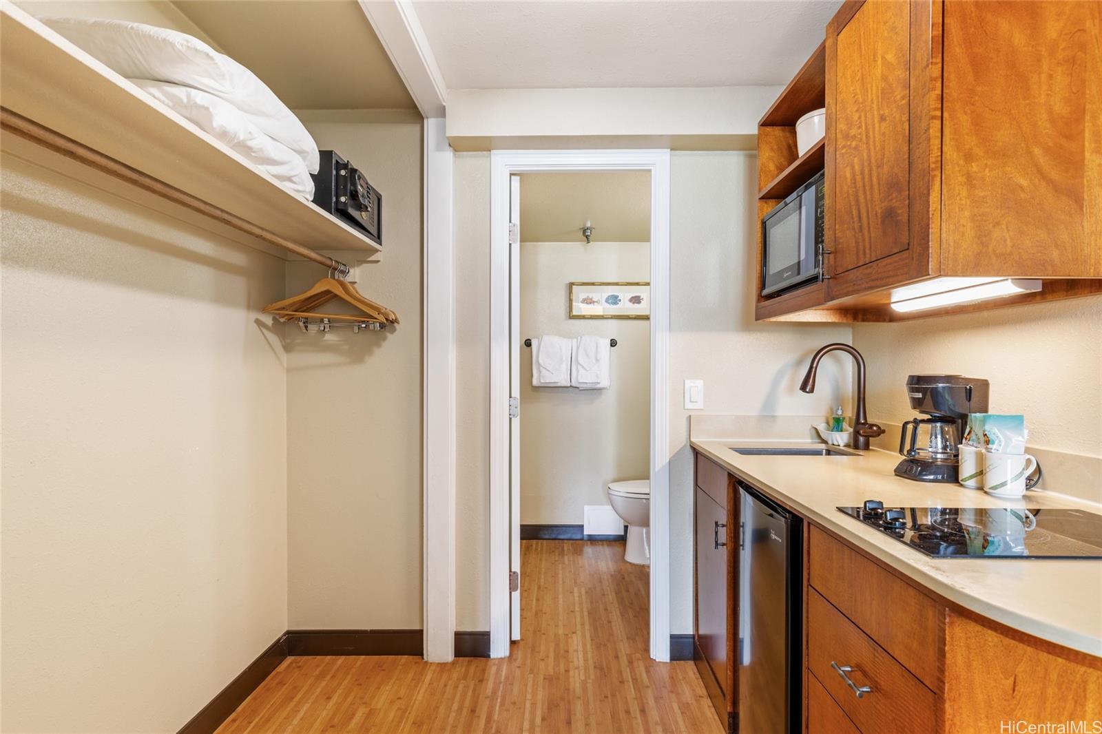 Bamboo condo # 705, Honolulu, Hawaii - photo 5 of 12