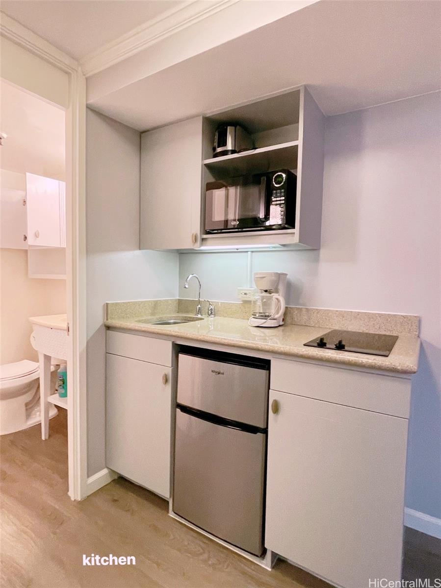 Bamboo condo # 805, Honolulu, Hawaii - photo 8 of 13