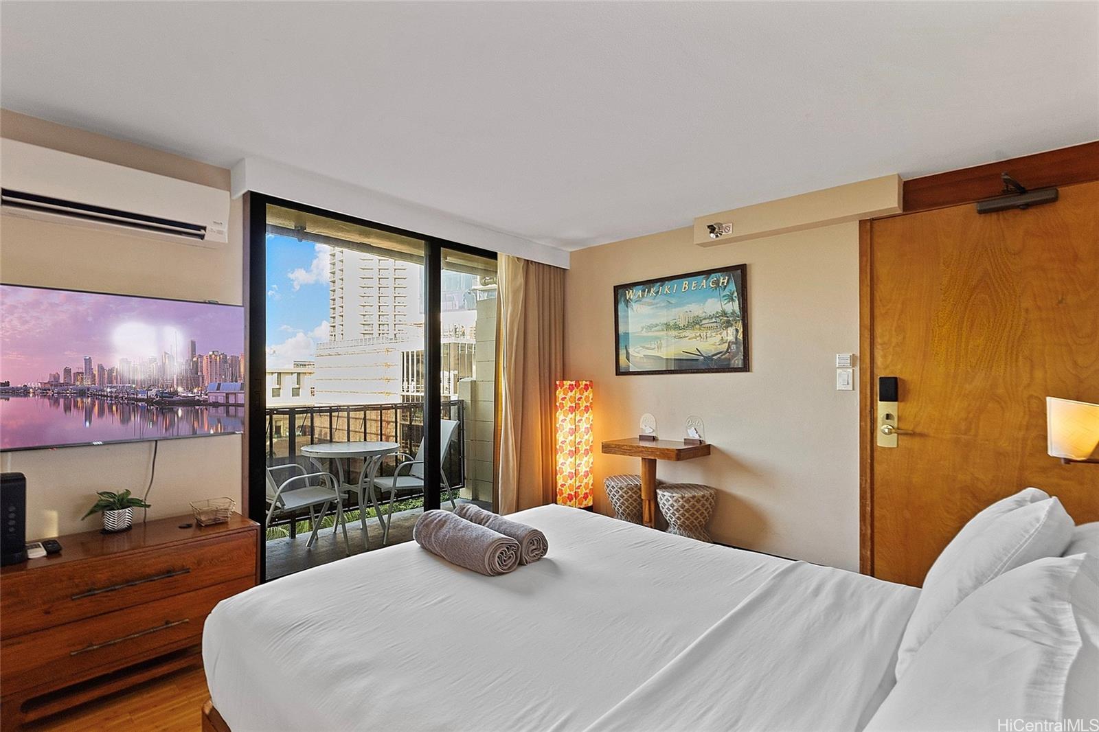 Bamboo condo # 901, Honolulu, Hawaii - photo 6 of 25