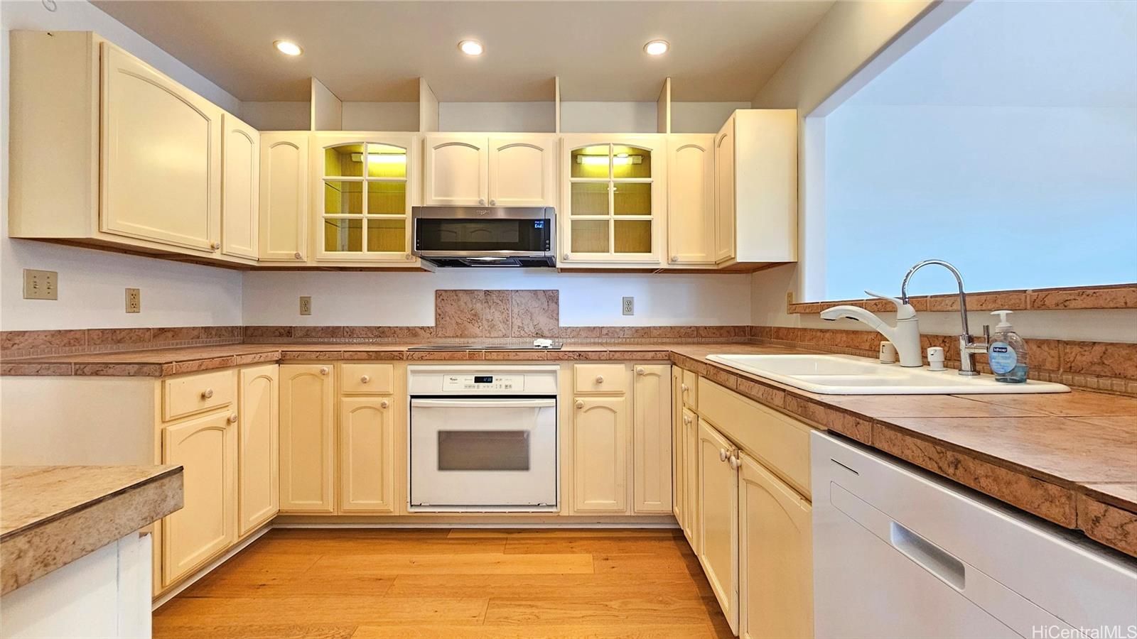 2427  Jasmine Street Palolo, Diamond Head home - photo 8 of 25