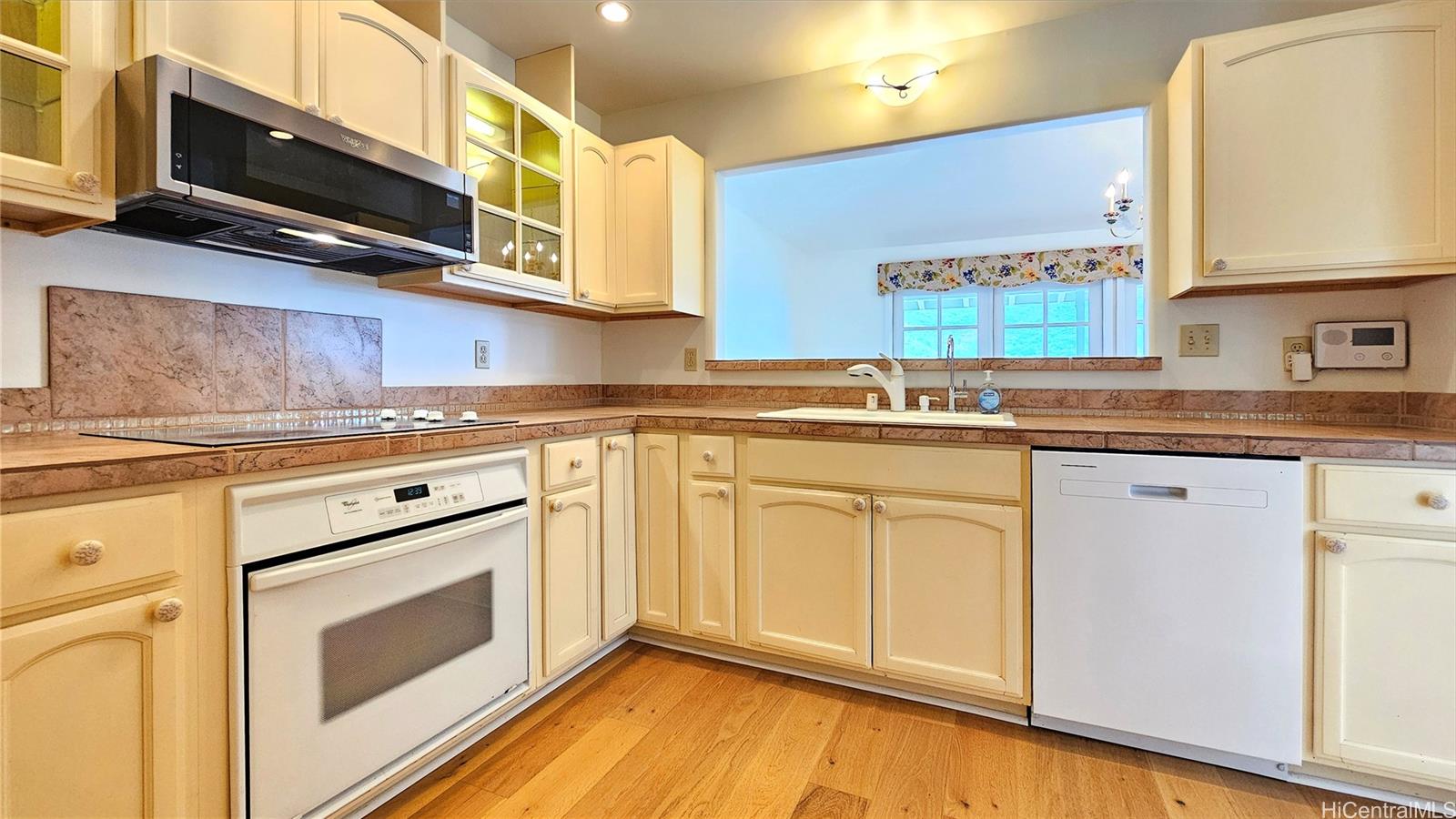 2427  Jasmine Street Palolo, Diamond Head home - photo 9 of 25