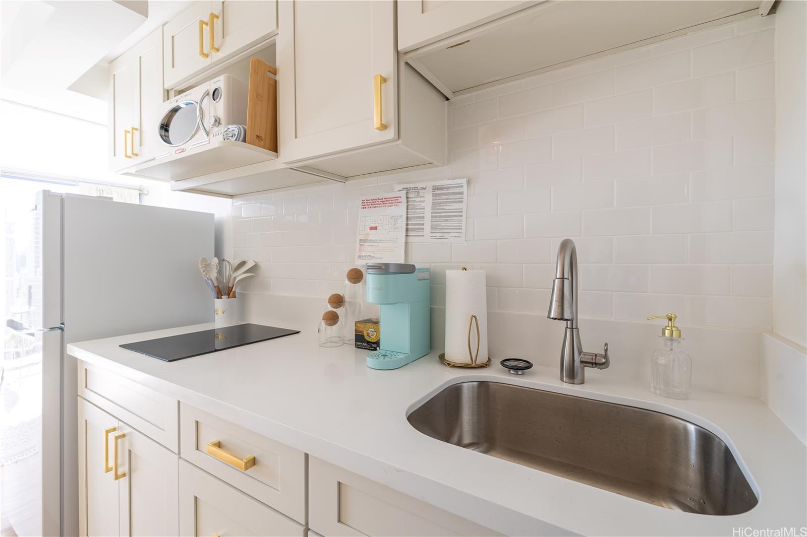 Pacific Monarch condo # 1605, Honolulu, Hawaii - photo 16 of 17