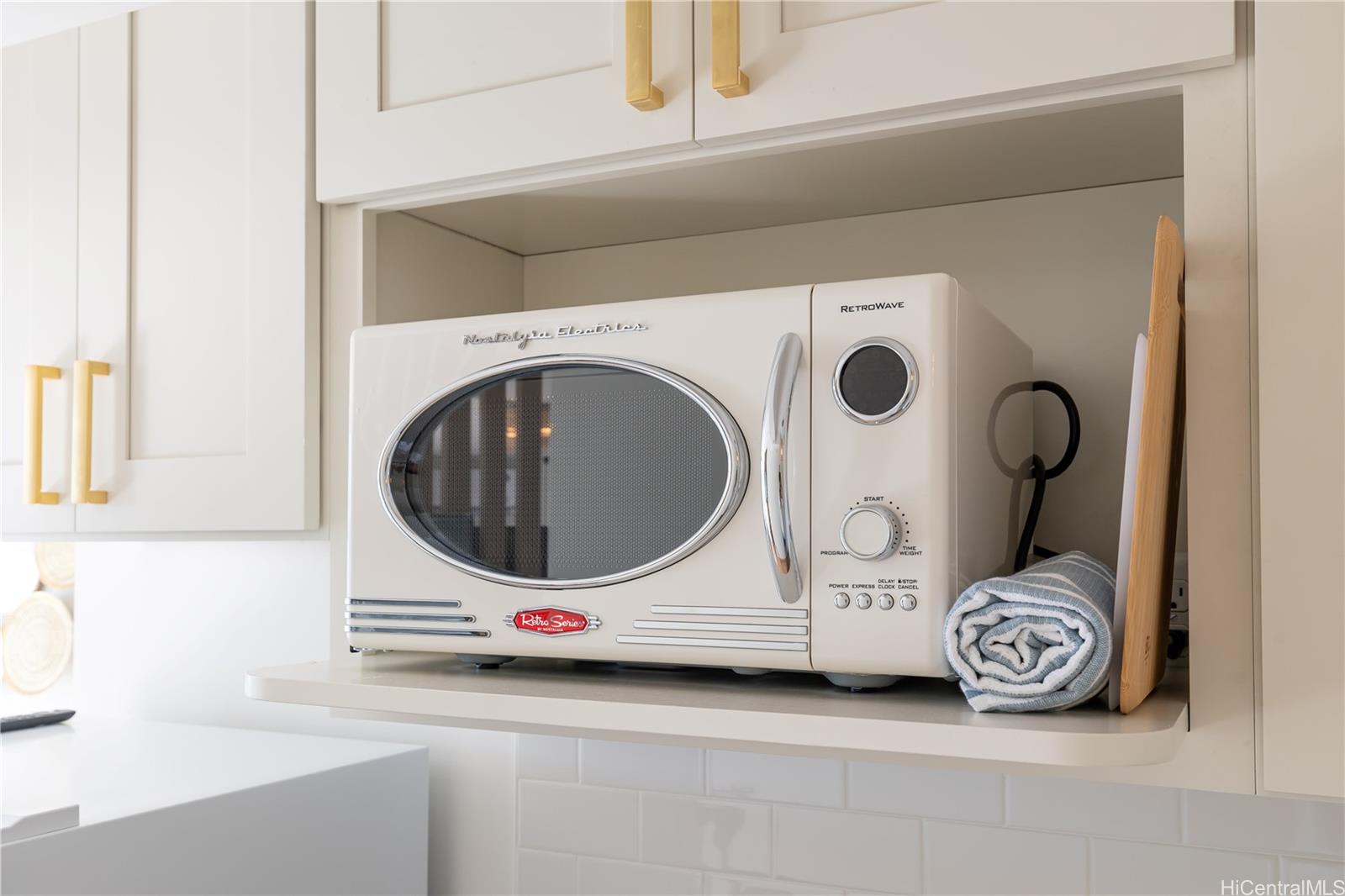 Pacific Monarch condo # 1605, Honolulu, Hawaii - photo 17 of 17