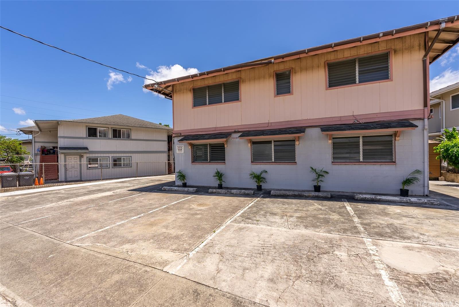 2429 N  School Street Kalihi-lower, Honolulu home - photo 3 of 25