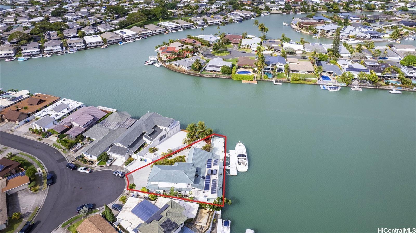 243  Ainahou Street Marina West, Hawaii Kai home - photo 2 of 25