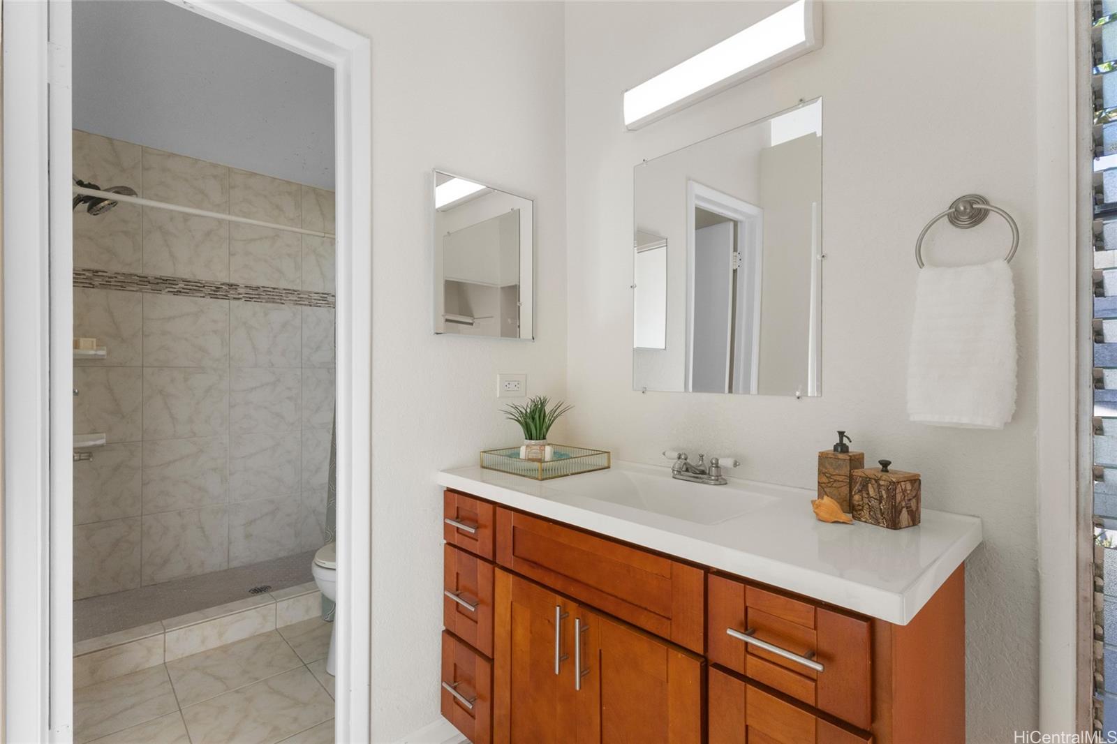 243  Poipu Drive Koko Kai, Hawaii Kai home - photo 8 of 19