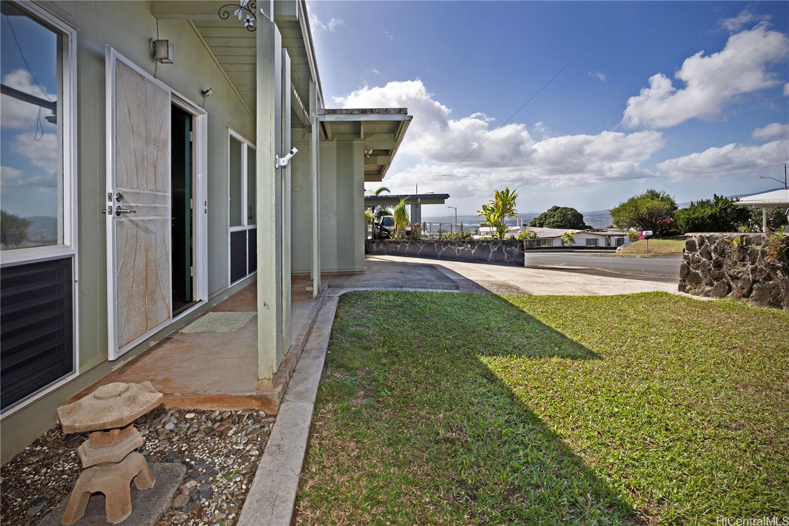 2435  Ahaiki St Pacific Palisades, PearlCity home - photo 18 of 25