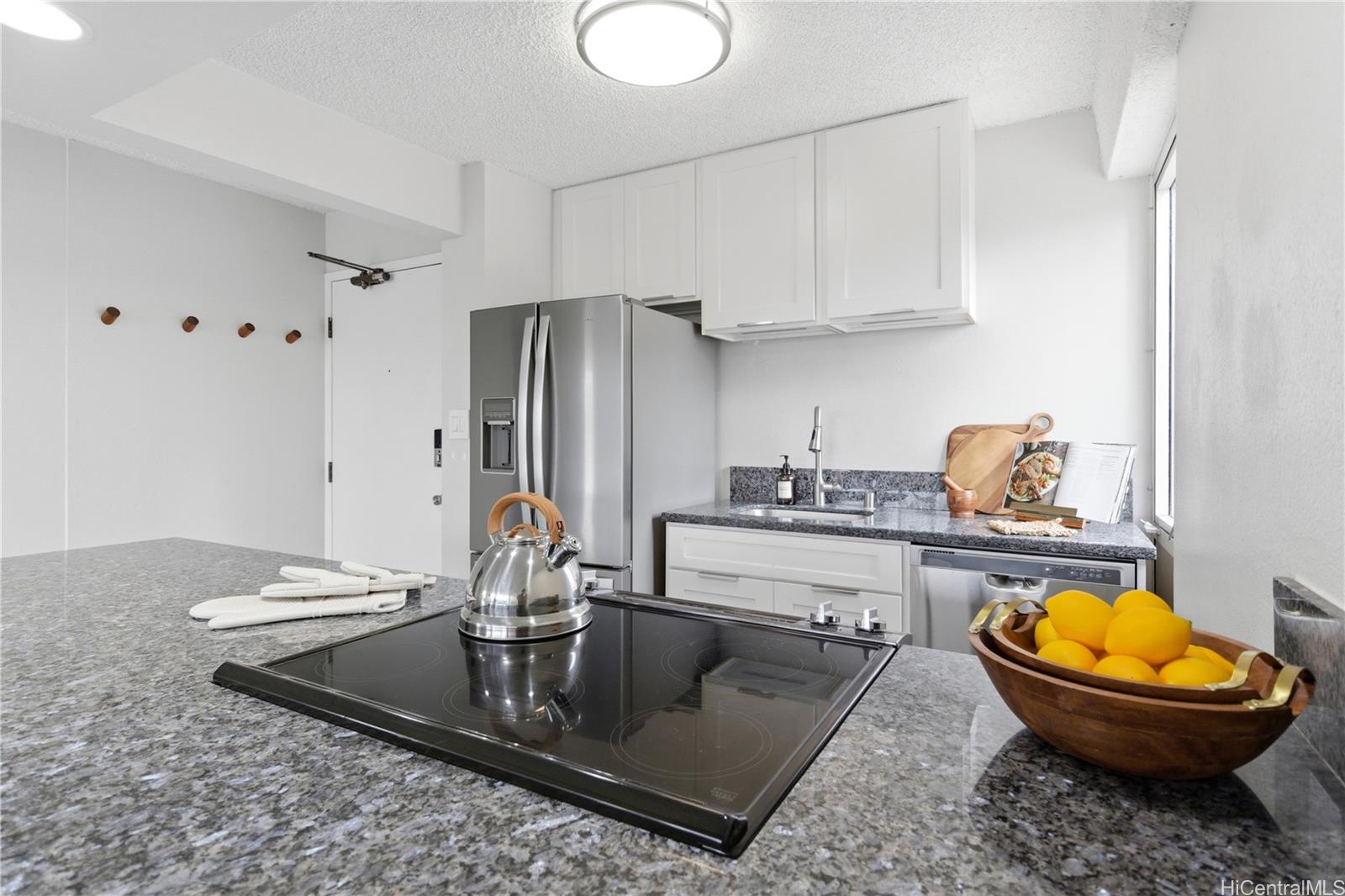 Kapiolani Gardens condo # 101, Honolulu, Hawaii - photo 8 of 18