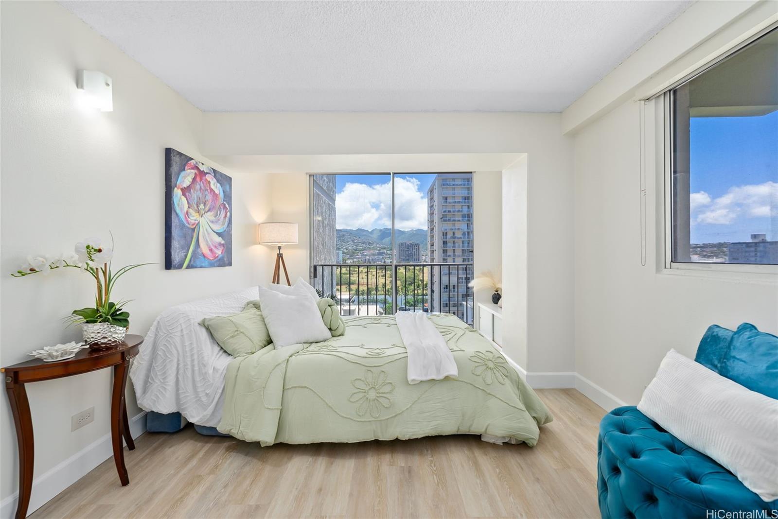 Waikiki Park Hgts condo # 1101, Honolulu, Hawaii - photo 2 of 22