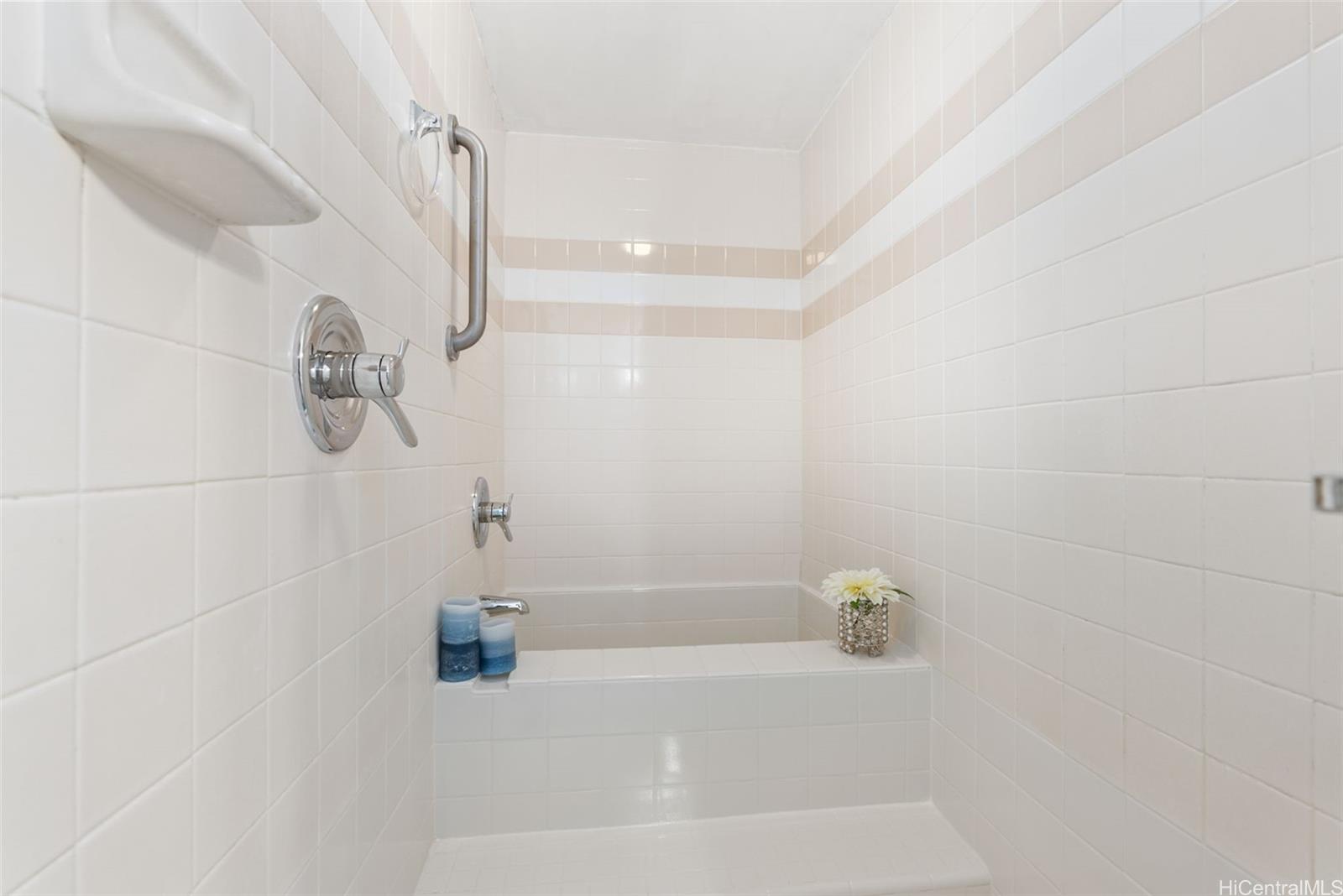 Waikiki Park Hgts condo # 1101, Honolulu, Hawaii - photo 7 of 22