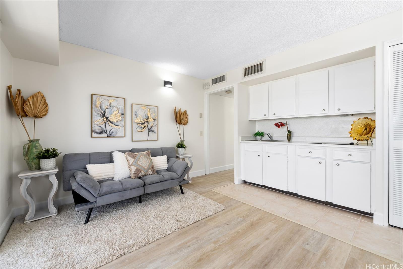 Waikiki Park Hgts condo # 1101, Honolulu, Hawaii - photo 2 of 25