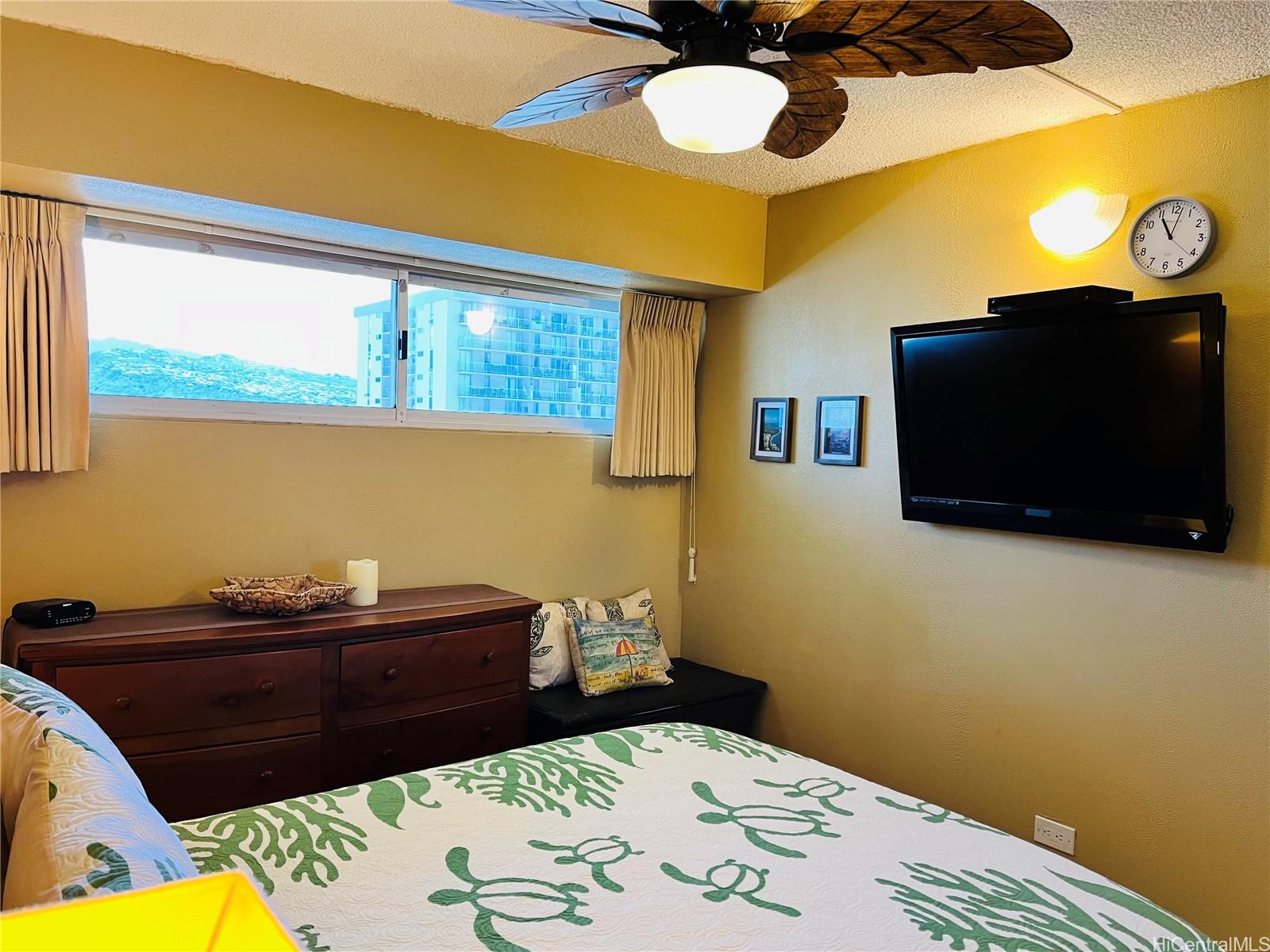 2440 Kuhio Ave Honolulu - Rental - photo 4 of 25
