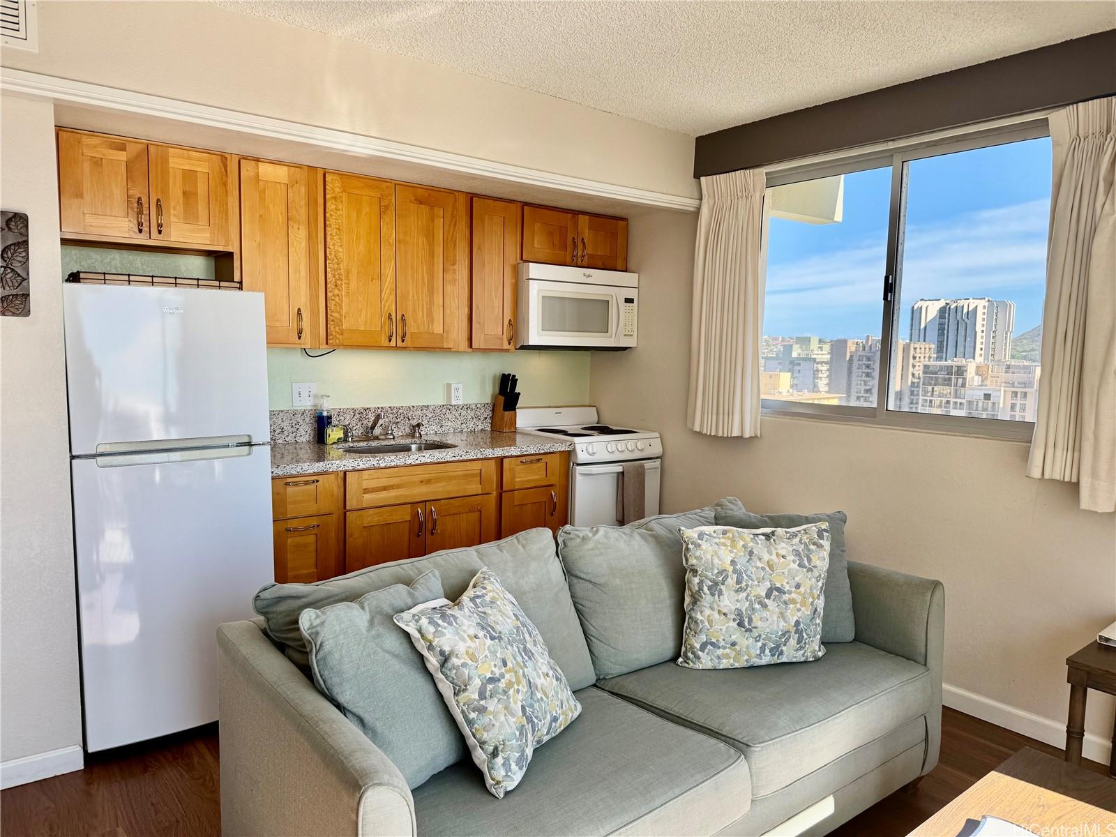 2440 Kuhio Ave Honolulu - Rental - photo 3 of 22