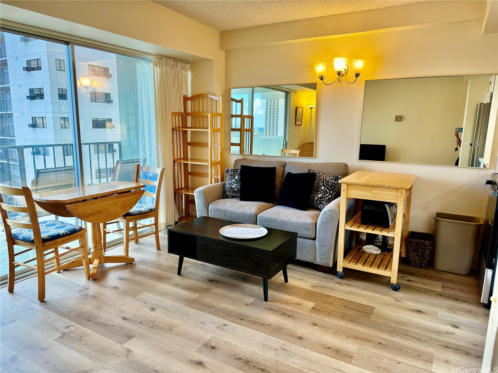 2440 Kuhio Ave Honolulu - Rental - photo 2 of 18