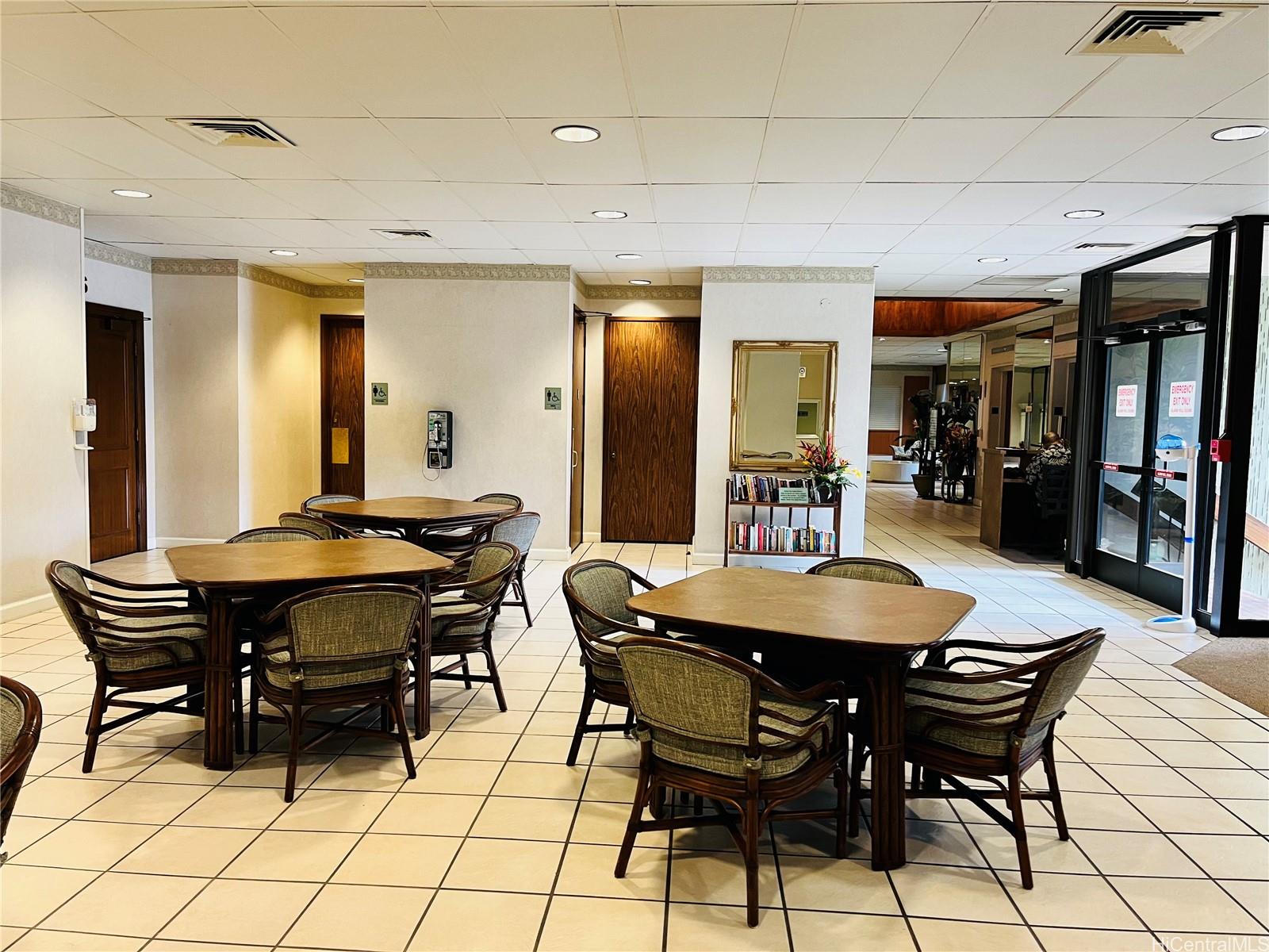 2440 Kuhio Ave Honolulu - Rental - photo 10 of 18