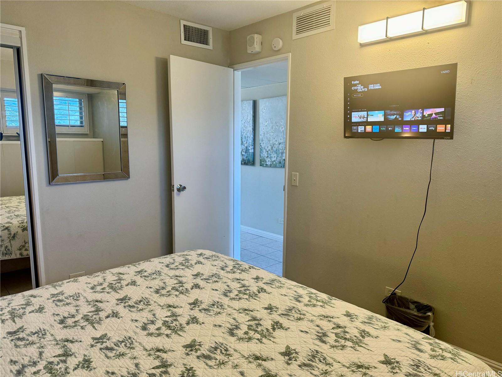 2440 Kuhio Ave Honolulu - Rental - photo 3 of 24
