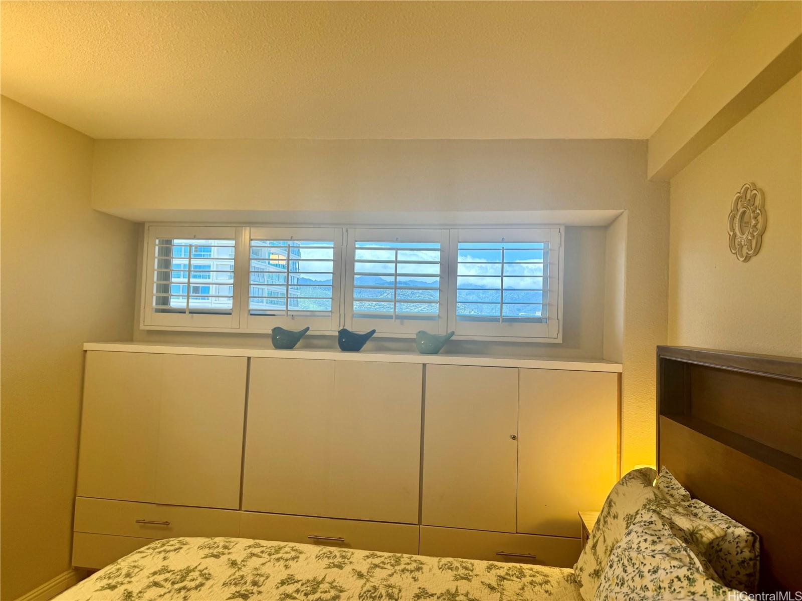 2440 Kuhio Ave Honolulu - Rental - photo 4 of 24