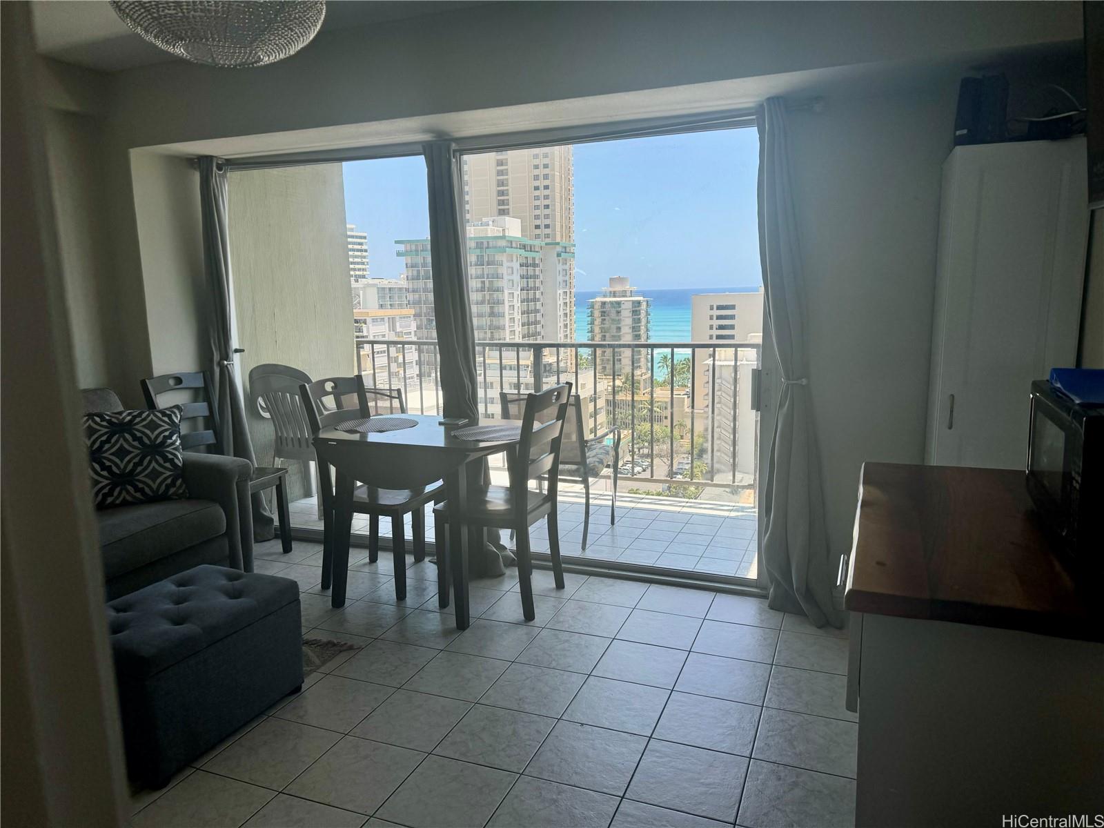 2440 Kuhio Ave Honolulu - Rental - photo 7 of 24