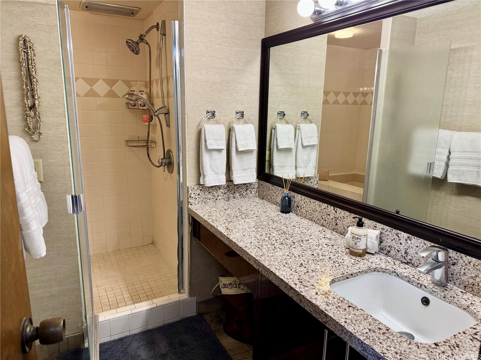 2440 Kuhio Ave Honolulu - Rental - photo 16 of 24