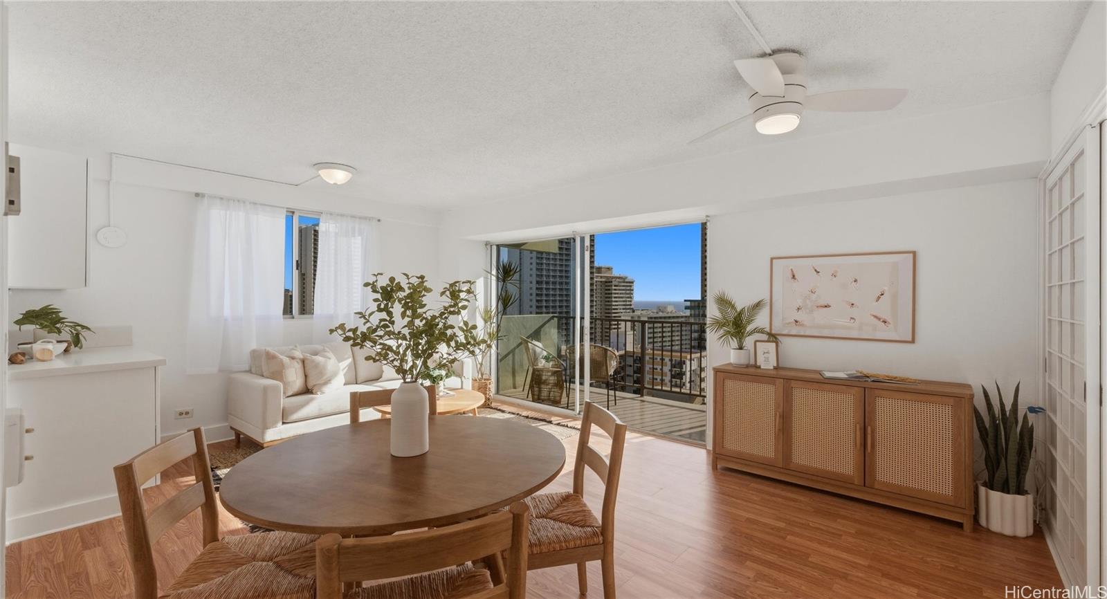 Waikiki Park Hgts condo # 2001, Honolulu, Hawaii - photo 2 of 25