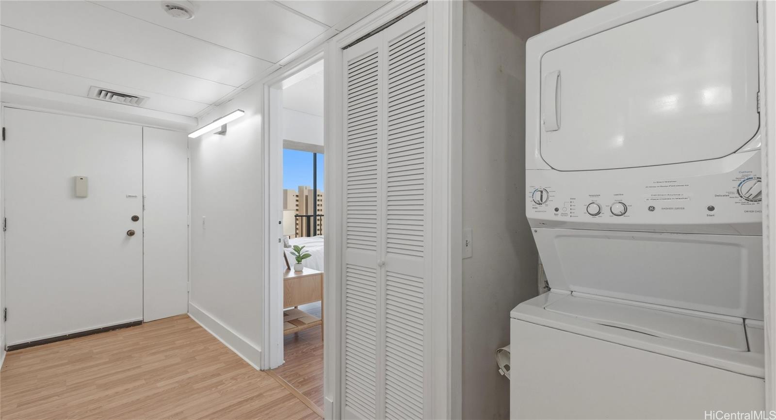 Waikiki Park Hgts condo # 2001, Honolulu, Hawaii - photo 12 of 25