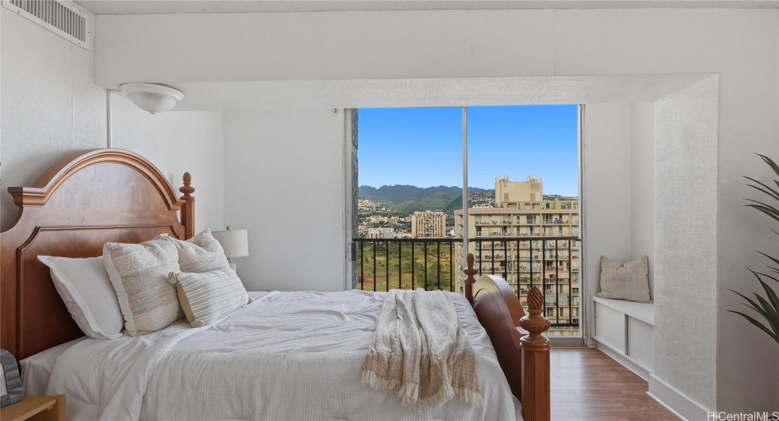 Waikiki Park Hgts condo # 2001, Honolulu, Hawaii - photo 13 of 25