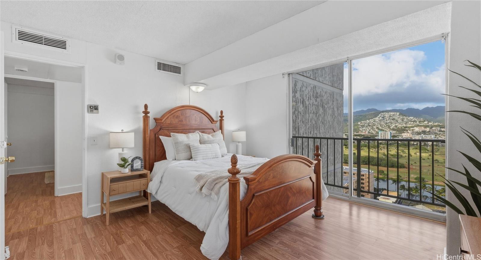 Waikiki Park Hgts condo # 2001, Honolulu, Hawaii - photo 14 of 25