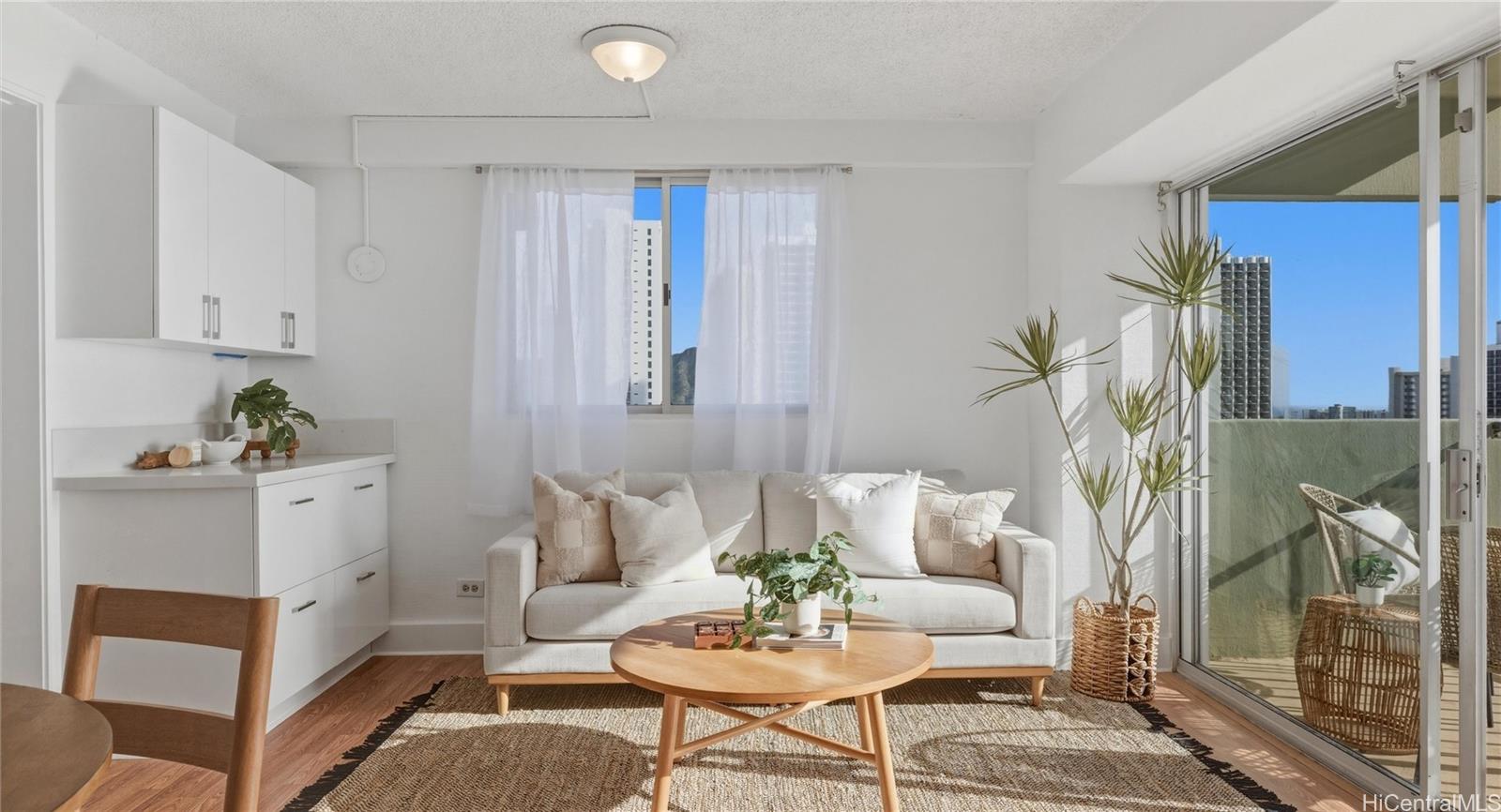 Waikiki Park Hgts condo # 2001, Honolulu, Hawaii - photo 3 of 25