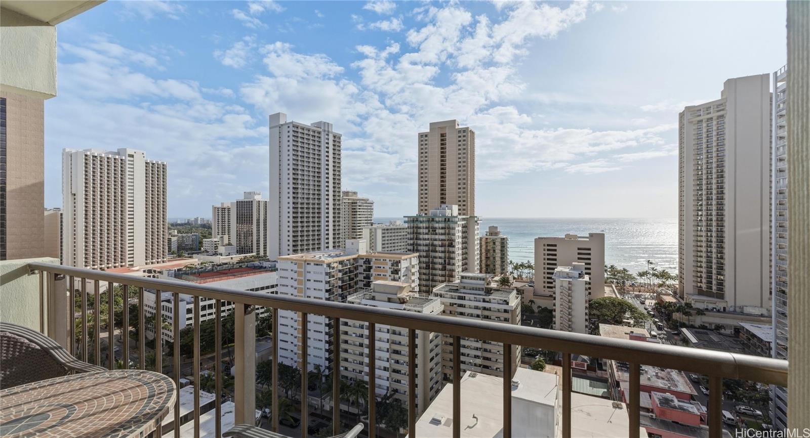 Waikiki Park Hgts condo # 2001, Honolulu, Hawaii - photo 5 of 25