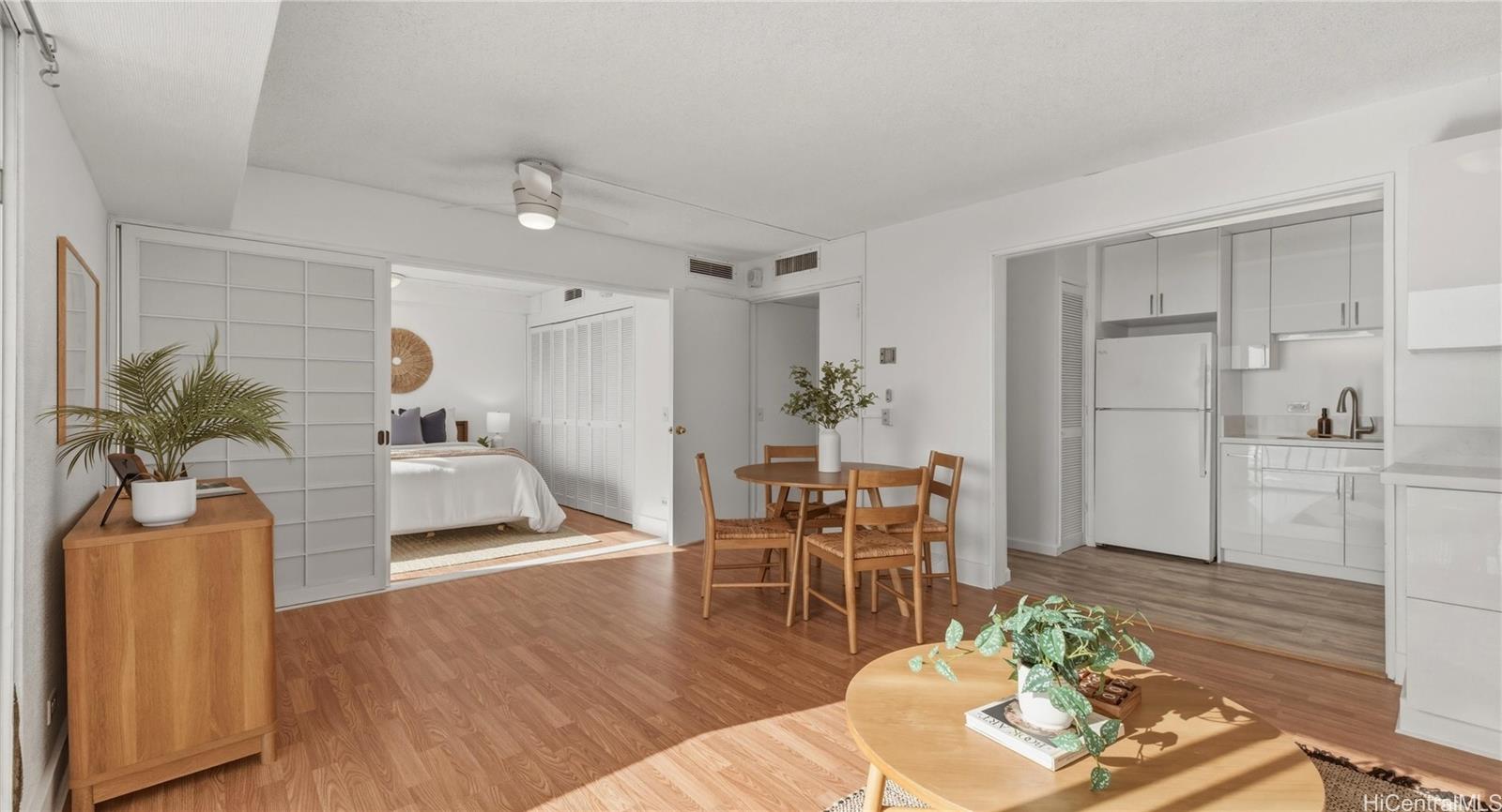 Waikiki Park Hgts condo # 2001, Honolulu, Hawaii - photo 6 of 25