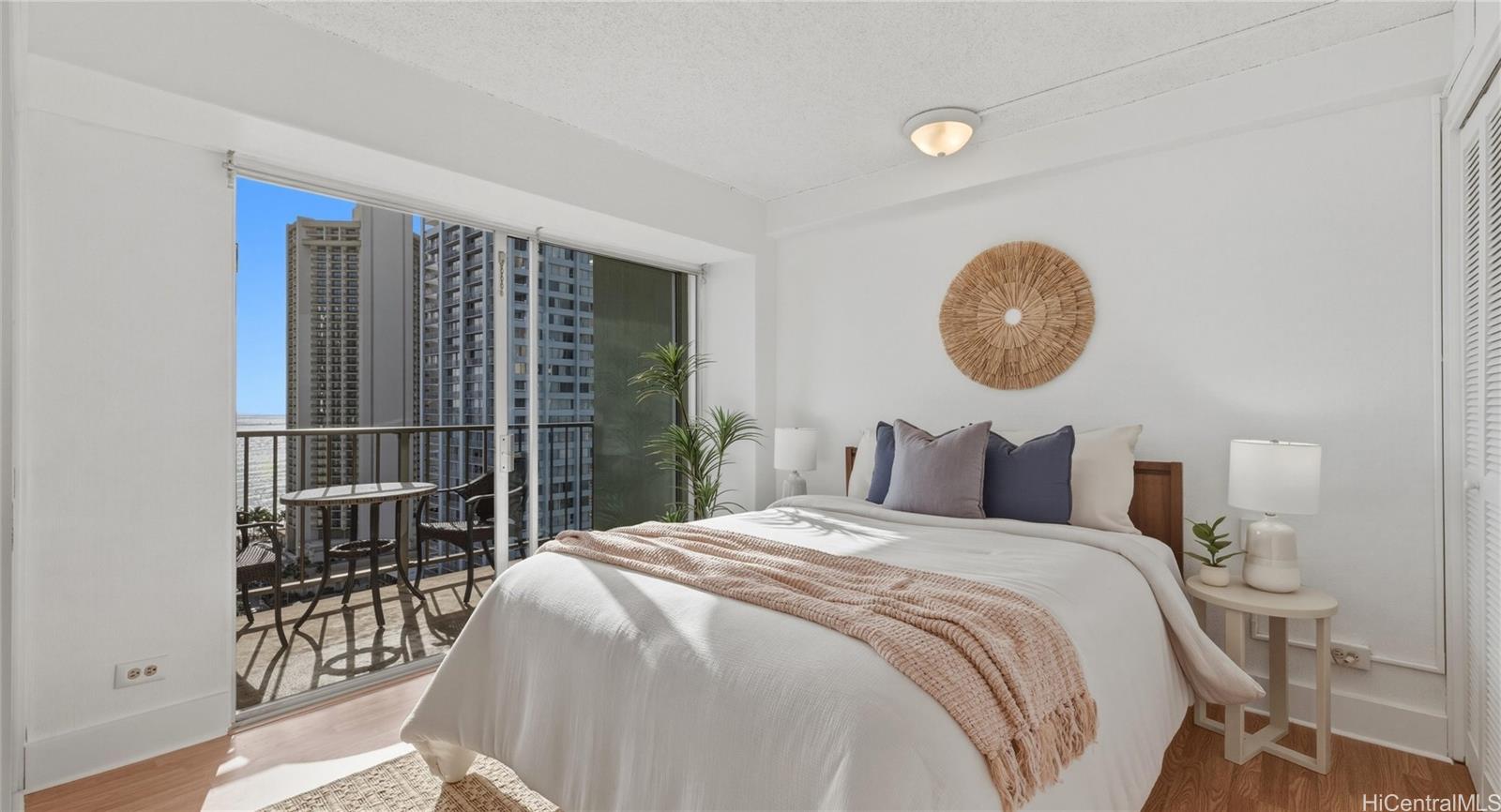 Waikiki Park Hgts condo # 2001, Honolulu, Hawaii - photo 10 of 25