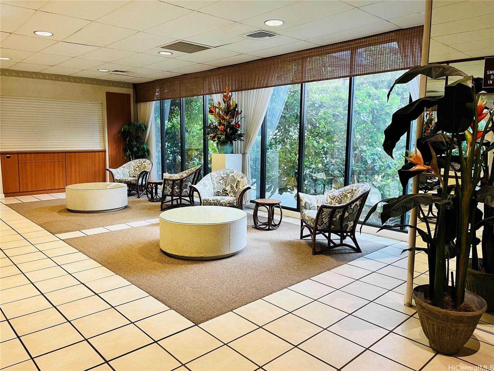 2440 Kuhio Ave Honolulu - Rental - photo 23 of 25