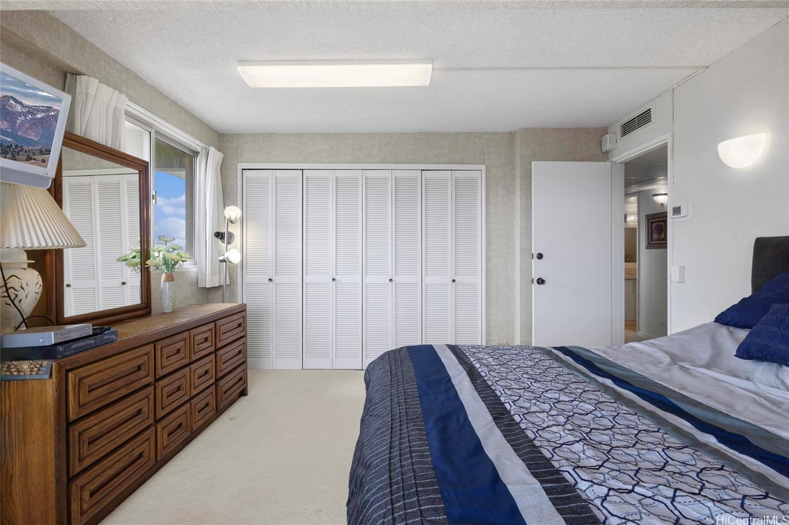 Waikiki Park Hgts condo # 2201, Honolulu, Hawaii - photo 12 of 16