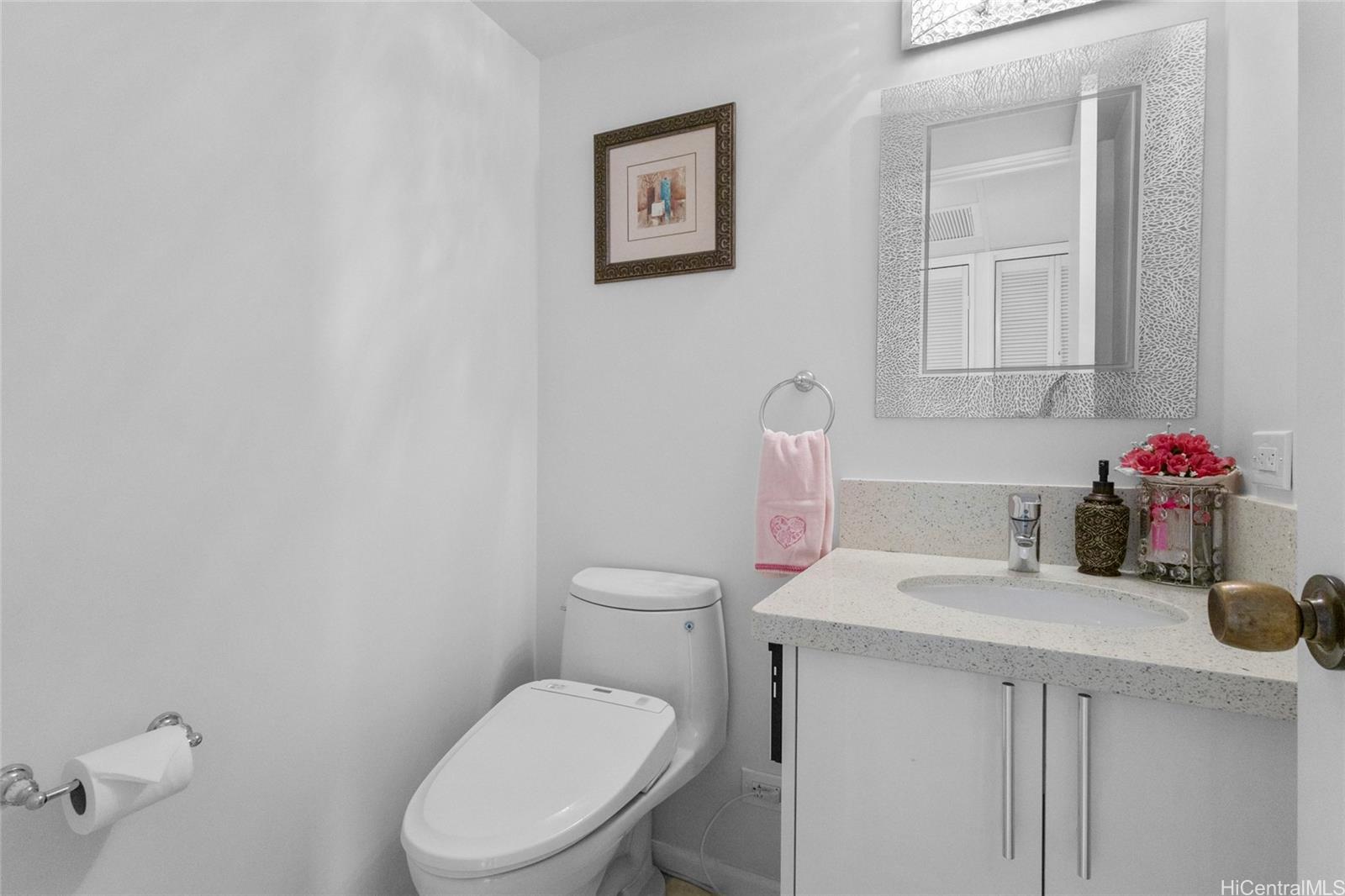 Waikiki Park Hgts condo # 2201, Honolulu, Hawaii - photo 9 of 16