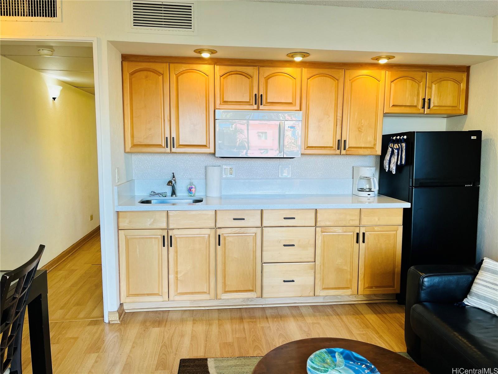 2440 Kuhio Ave Honolulu - Rental - photo 2 of 18
