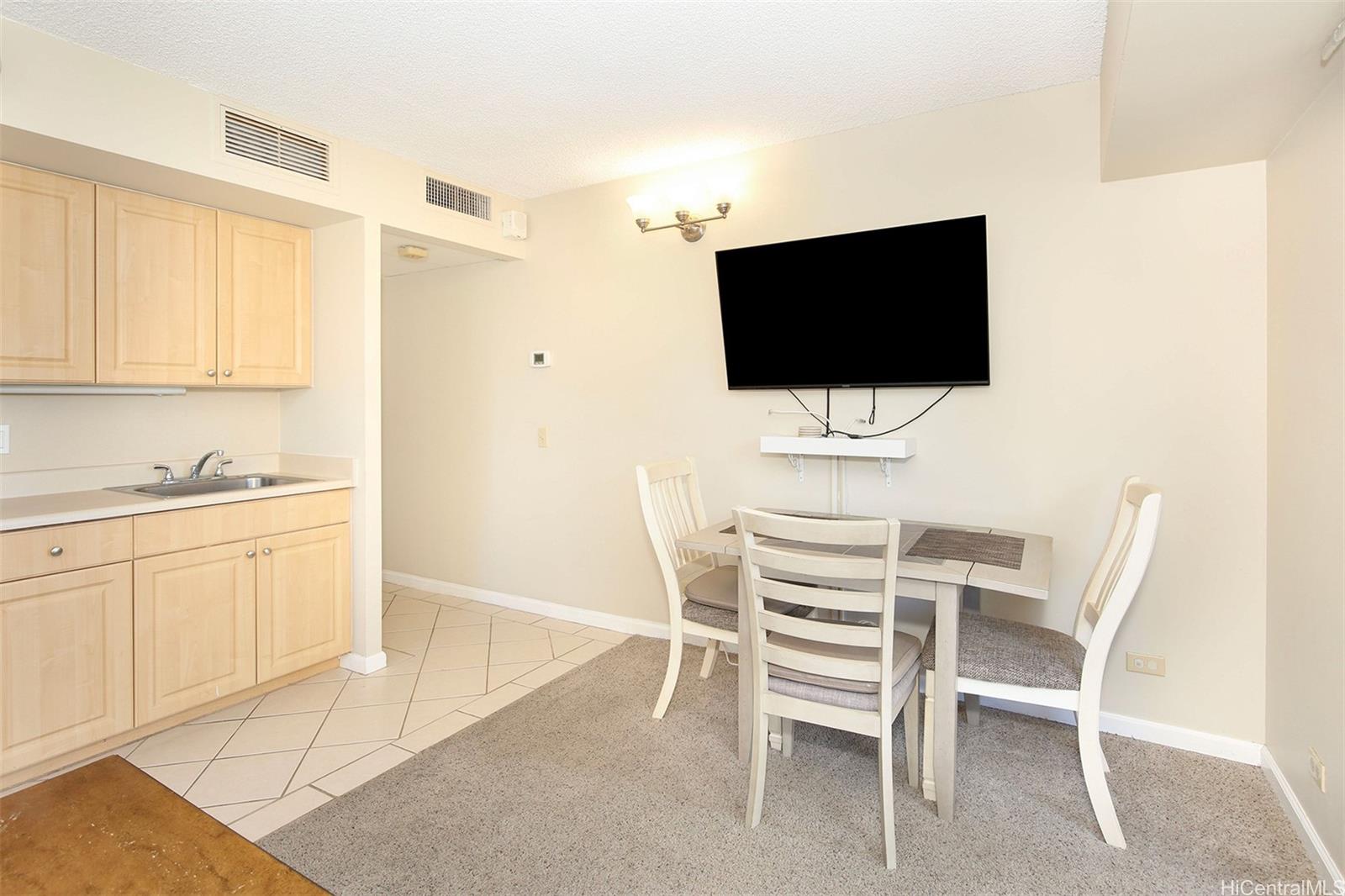 2440 Kuhio Ave Honolulu - Rental - photo 7 of 21