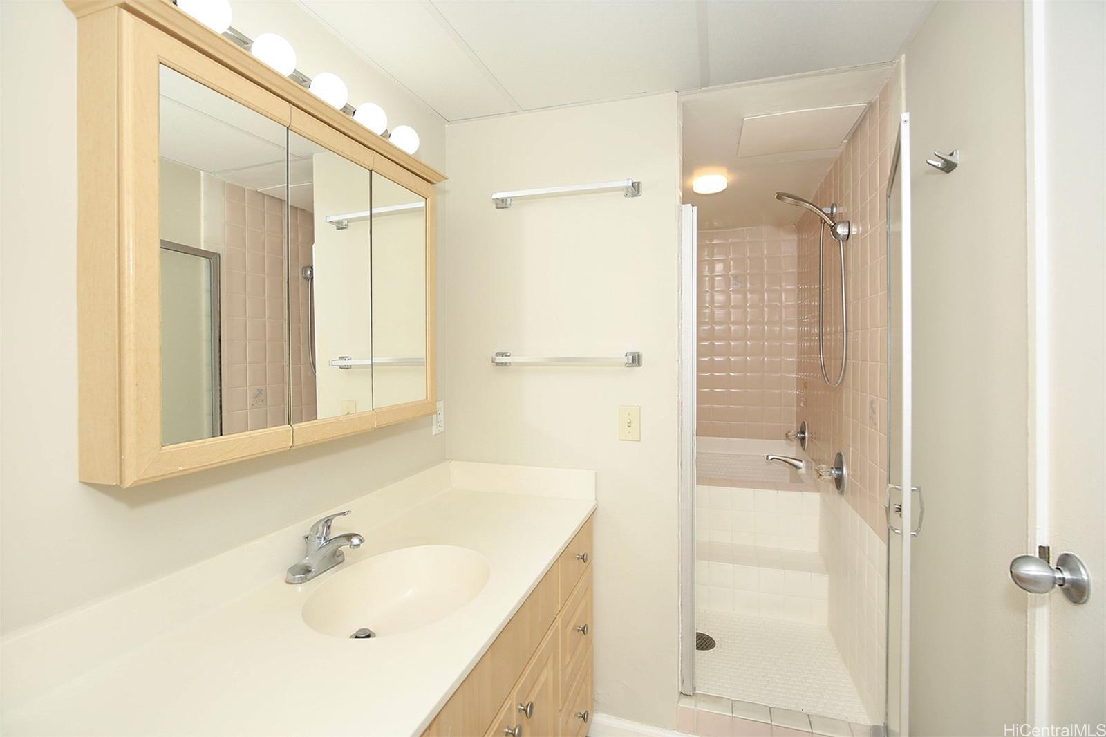 2440 Kuhio Ave Honolulu - Rental - photo 10 of 21