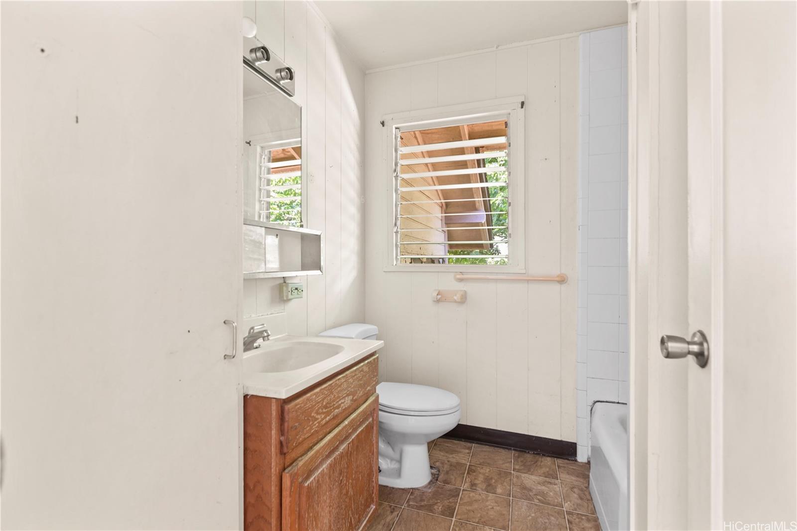 2442  10th Ave Palolo, Diamond Head home - photo 12 of 22