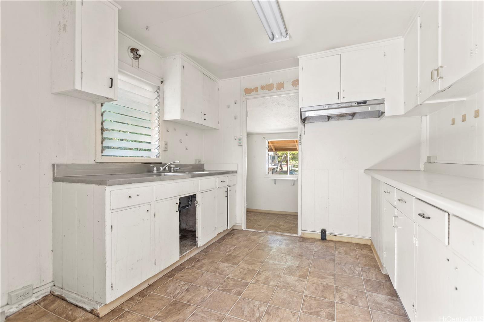 2442  10th Ave Palolo, Diamond Head home - photo 5 of 22