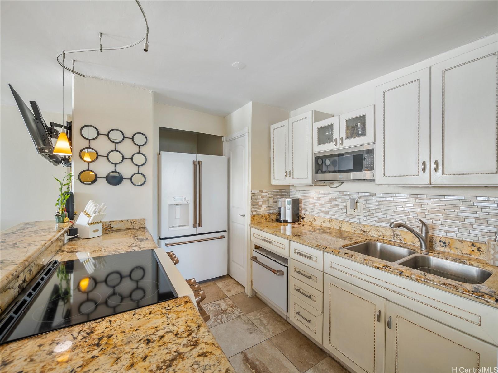 Kuhio Plaza condo # 1101, Honolulu, Hawaii - photo 15 of 25