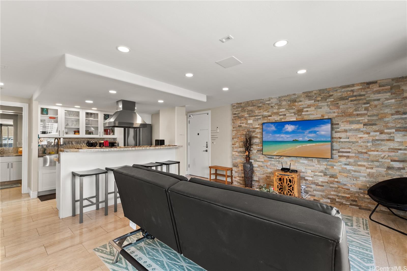 Kuhio Plaza condo # 1102, Honolulu, Hawaii - photo 2 of 18