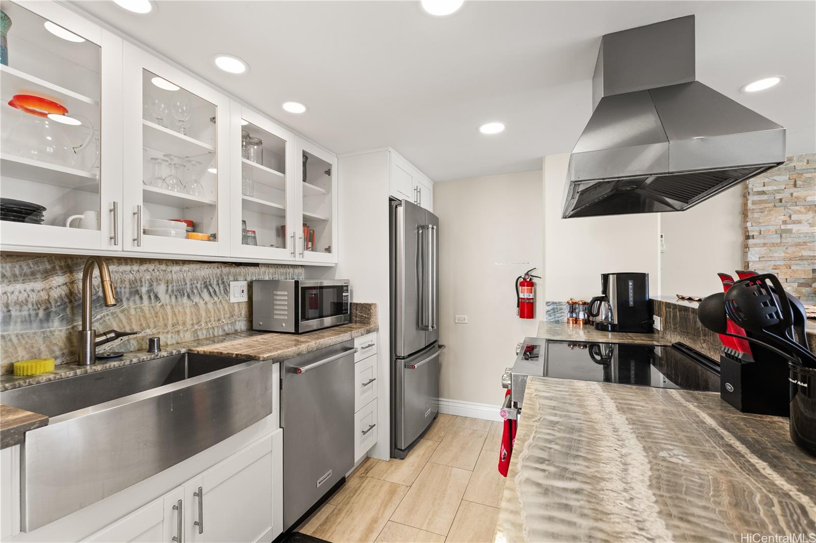 Kuhio Plaza condo # 1102, Honolulu, Hawaii - photo 3 of 18