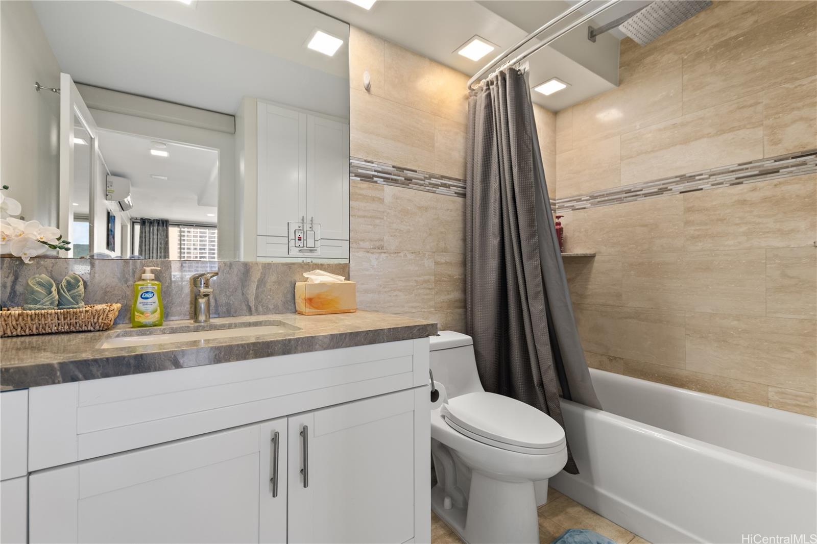 Kuhio Plaza condo # 1102, Honolulu, Hawaii - photo 10 of 18