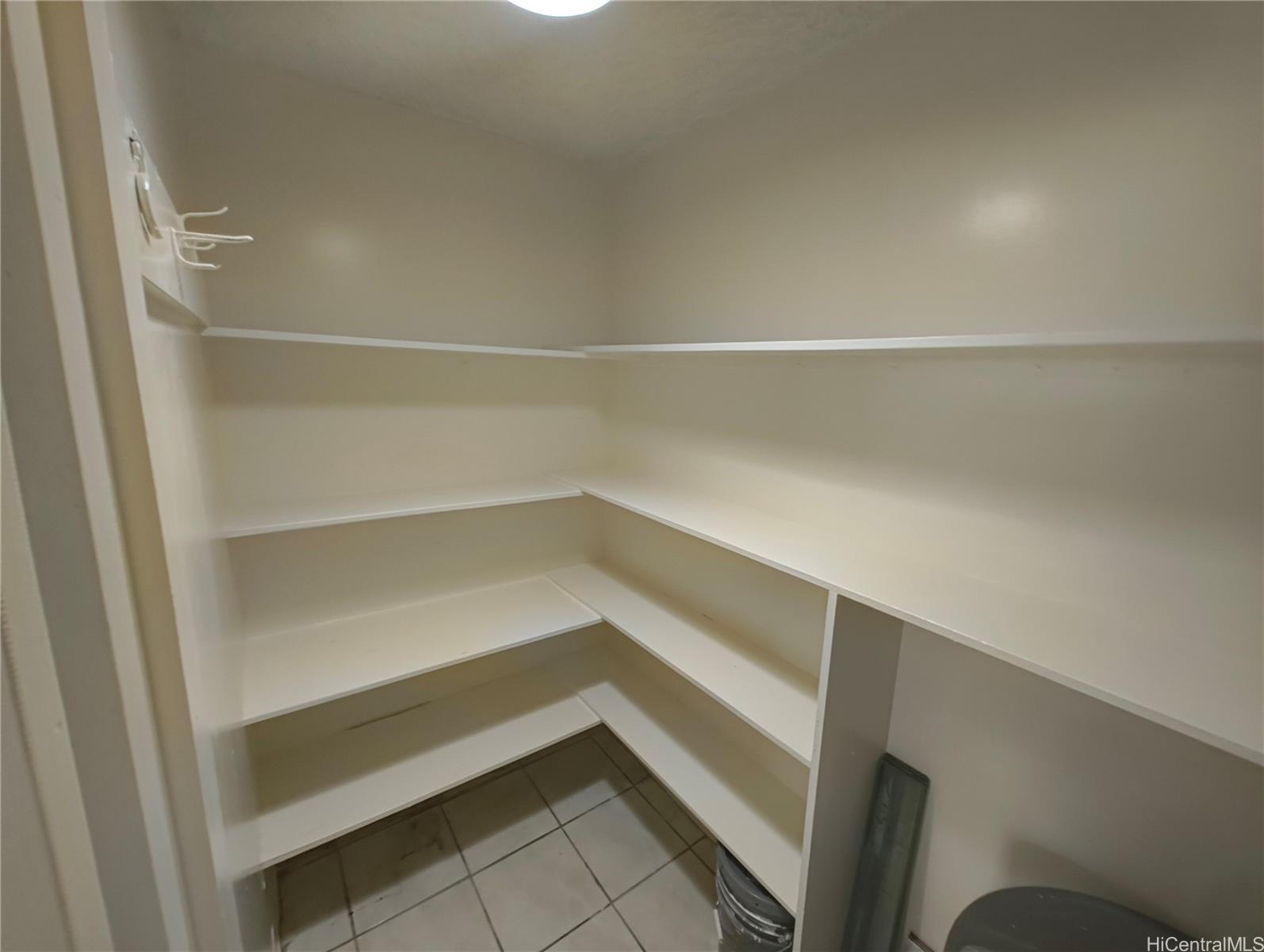 2442 Kuhio Ave Honolulu - Rental - photo 3 of 12