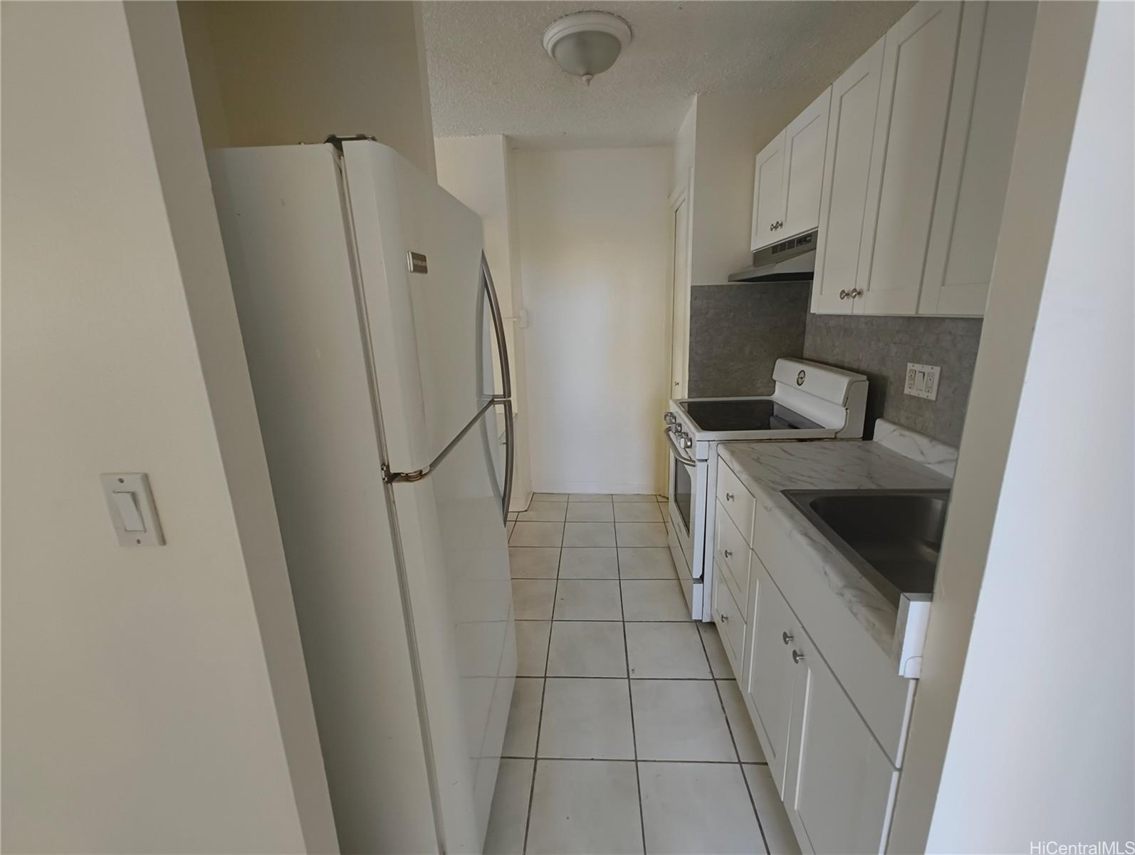 2442 Kuhio Ave Honolulu - Rental - photo 4 of 12