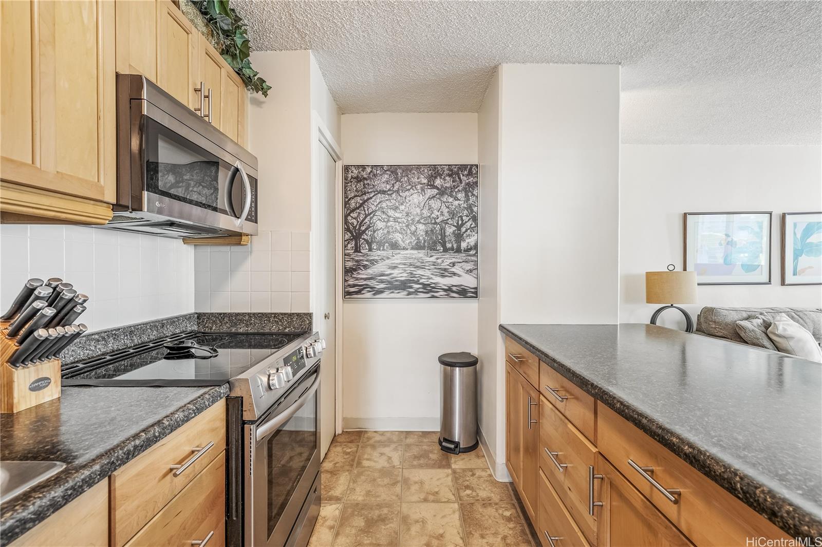 Kuhio Plaza condo # 704, Honolulu, Hawaii - photo 7 of 25