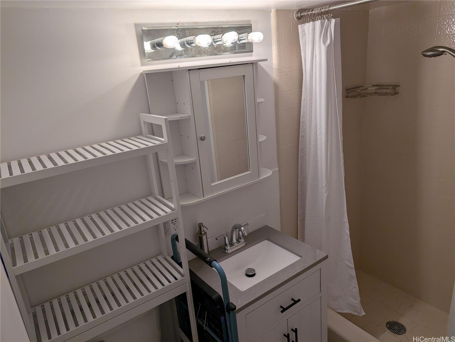 2442 Tusitala St Honolulu - Rental - photo 2 of 5