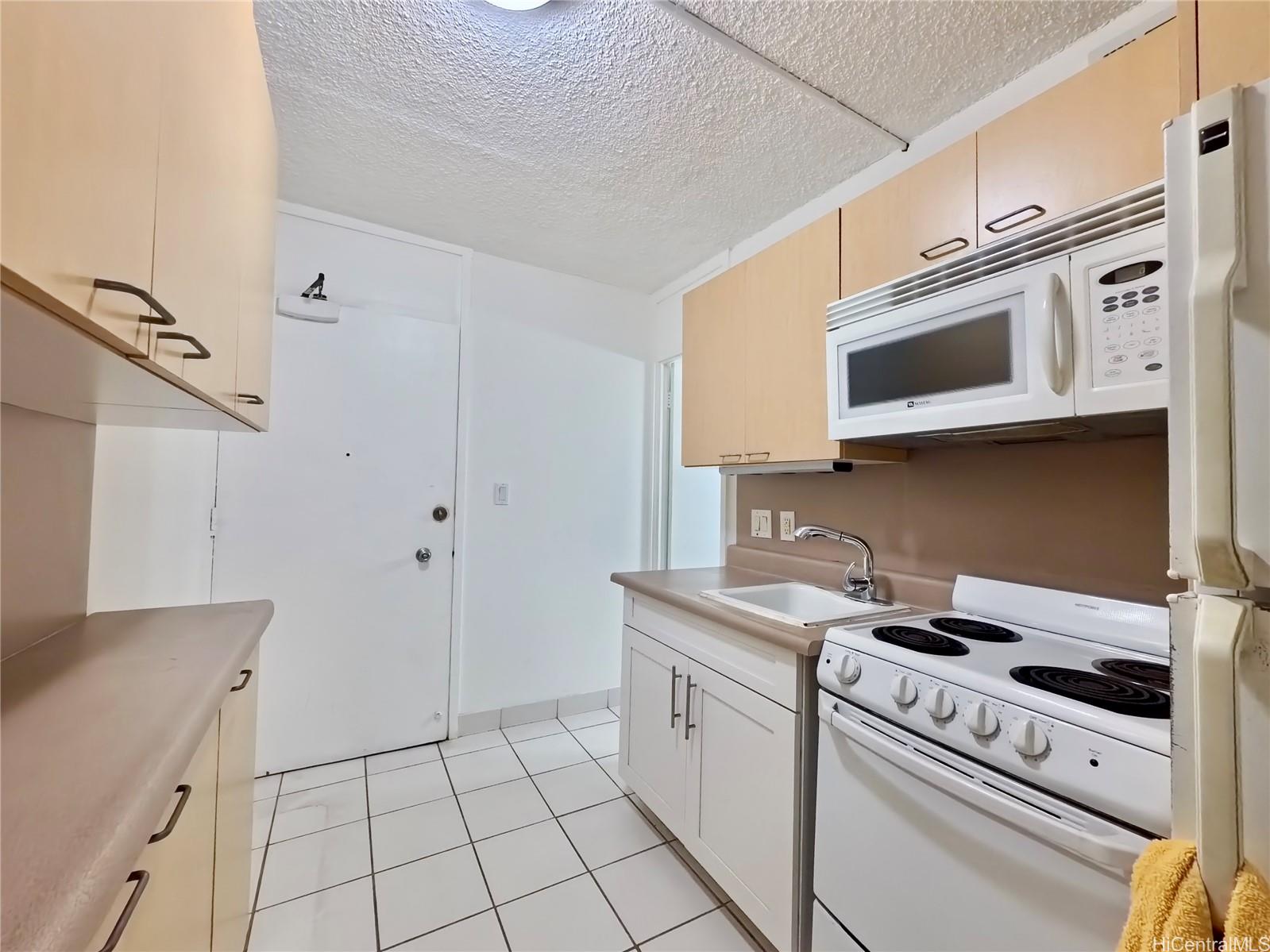 Ainahau Gardens condo # 211, Honolulu, Hawaii - photo 8 of 17